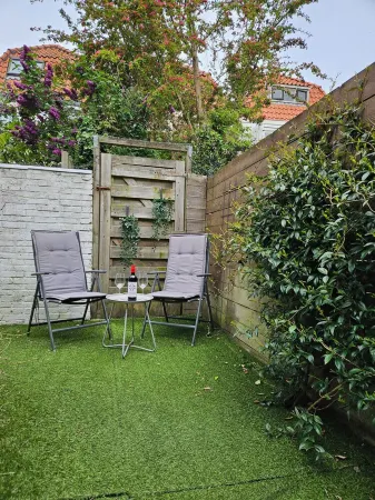 100m2 house near train station and center Отели в г. Алкмар