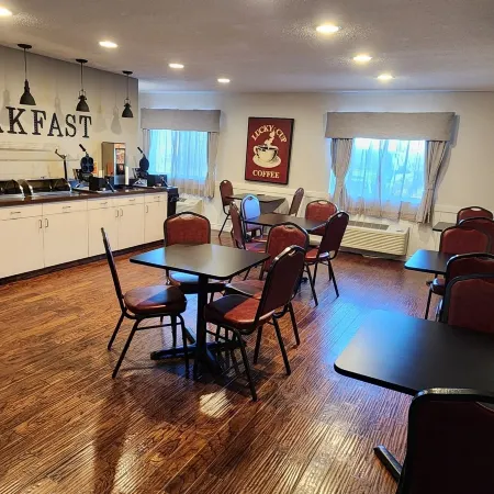 Ten Pin Inn & Suites