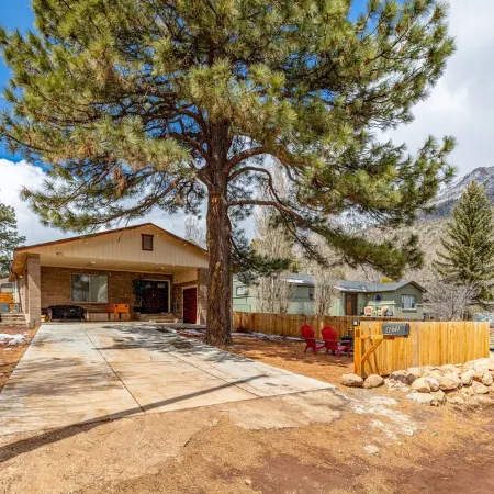 Luxury Home at Mount Elden's Foothills, Steps from Route 66 and Flagstaff Mall