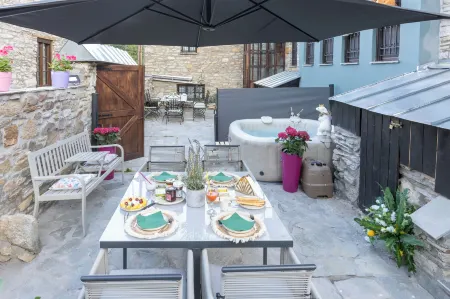 Rock Dandy La maison de l'ours - Nymfaio Отели в г. Нимфайо