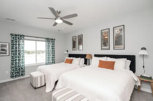 NEW home located downtown!Family-friendly, walkable to coffee shops, restaurants