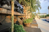 Mella Hotel Manila near NAIA Airport - Rooftop Pools