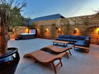 Wesleyan House Hotels near Gusbourne