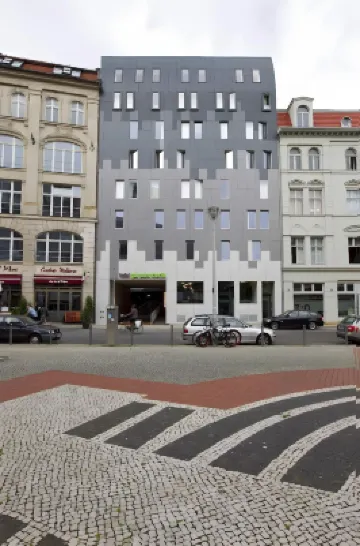 โรงแรมกาทพอยต์ชาร์ลี โรงแรมใกล้อนุสรณ์สถานฮอโลคอสต์