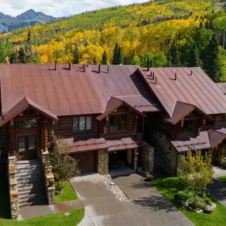 Townhome on the Creek 135 by AvantStay Ski in Ski Out Home w Hot Tub