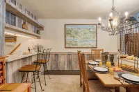 Vail Vista Mountain Retreat w/ Balcony & Views, Near Vail Ski Village