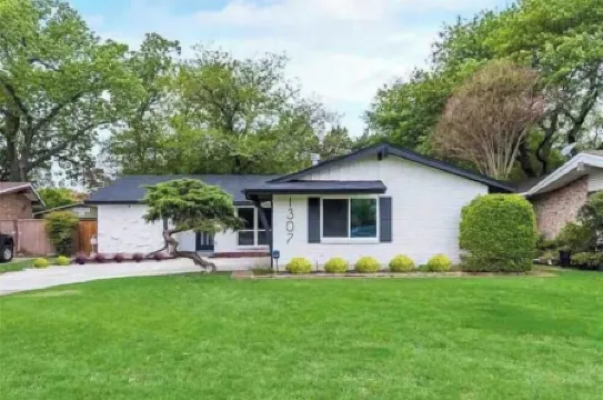 High-end Creek Retreat