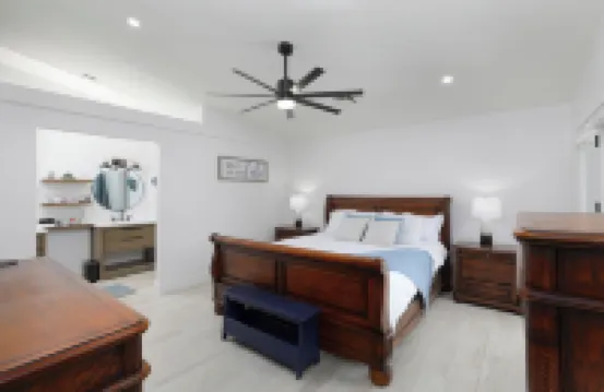 Hot Havasu Escape!!!  Spacious 4-bedroom pool home in great location, Sleeps 12