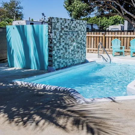 Spacious Family Retreat: Terrace, Inground Pool, Solar Power, Wi-fi, Pool Table