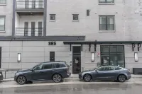 Spacious Living Area and Fully-Equipped Kitchen - Elegant Urban Retreat Hotels in Broad Ripple Village