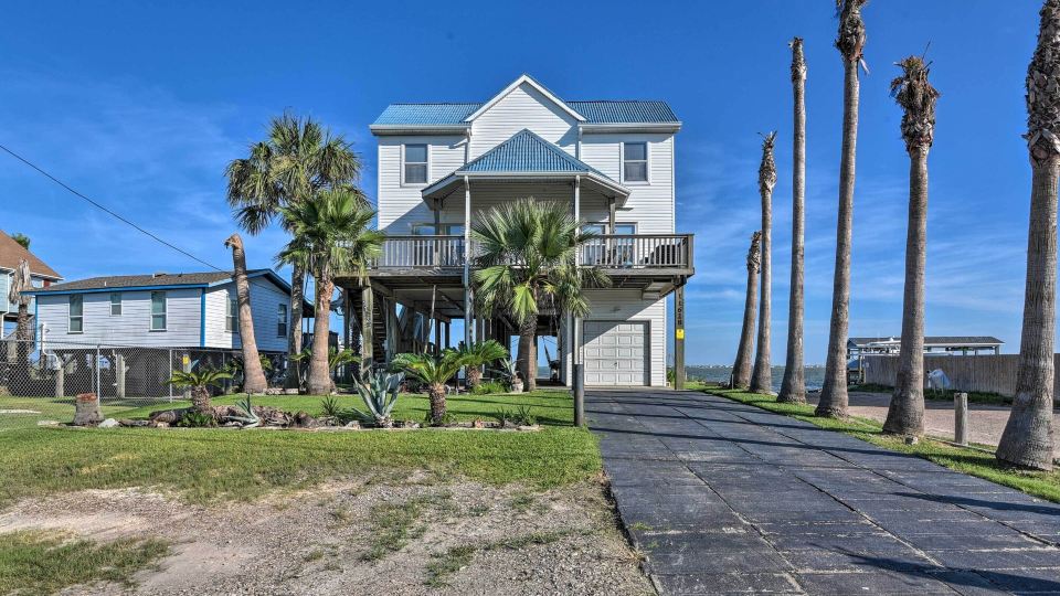 Galveston Island Home with Bayfront Fishing Pier!