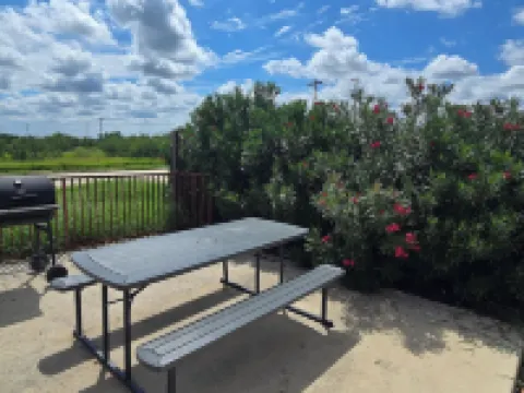 Super 8 by Wyndham Carrizo Springs Hotels in Dimmit County