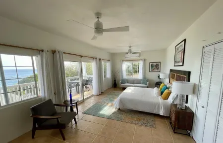 Clearview Villas (LOWER): Casual, Bright, Steps from Sea, Great for families!