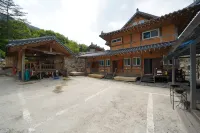 Sinseonbong Hanok Pension in Chungju โรงแรมใน