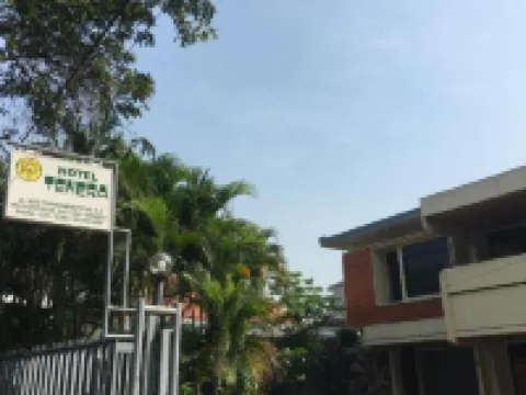 Hotel Tenera Syariah โรงแรมในMagersari