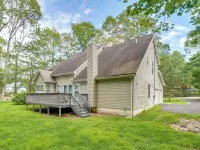 Tannersville House: Bar & Deck, 2 Mi to Ski Resort Hotels in Pocono