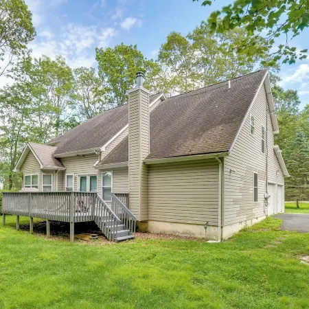 Tannersville House: Bar & Deck, 2 Mi to Ski Resort