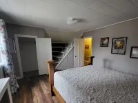 Charmer on 4th · 3Br/2BA · Downtown · Fire Pit · Fenced Yard · Enclosed Porch Hotels in Devils Lake