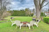 Lakefront Cayuga Retreat w/ Private Deck & Hot Tub - 3-stjärniga