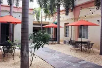 Gladiolas 1103 Hotels near American Eagle & Aerie Store