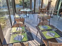 Logis hôtel l'Instant Mont le Viaur فنادق في Laparrouquial