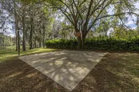 Rainbow River Mid-Century Estate Sleeps 20+ People and Guarantees Unlimited Fun!