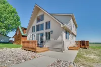 Bright Wyoming Retreat w/ Deck & Mountain Views! - homestay