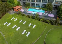 Park Lake Luxury Hotel - Pools