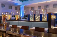Embassy Suites by Hilton Boston at Logan Airport - Barer