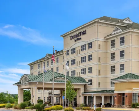 DoubleTree by Hilton Front Royal Blue Ridge Shadows Hotels in Warren County