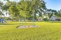 Walk to Spring Lake w/ Waterpark: Family Retreat! - WiFi