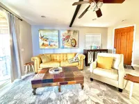 Romantic Hot Tub w/water view. Cute 3-bd Villa w/2 King beds and ensuite baths.