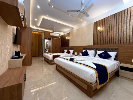 Hotel Coastal Palace Отели рядом с достопримечательностью «Botany Garden (Botanica)»