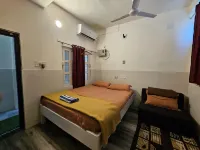 Nirman Homestay 5 Minutes Walk to Beach - 홈스테이