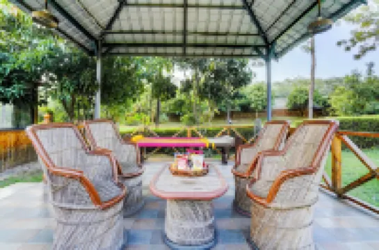 Alaya Stays Fortezza | Pet-Friendly 6-BHK Farmhouse with Private Pool