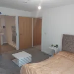 Ensuite Double Bedroom Apartment, Live in Landlord. Hotels in 