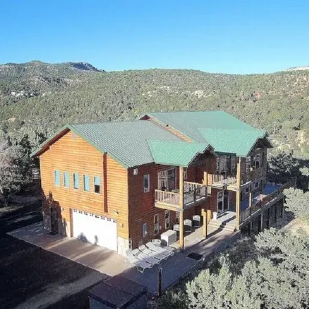 Zion Summit. Luxury 7 Bedroom Home. Hike into Zion National Park