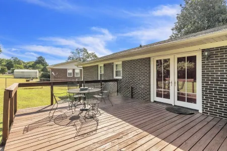 Family-Friendly 3/2 Home Near Prisma, Fenced Yard Отели в г. Данин