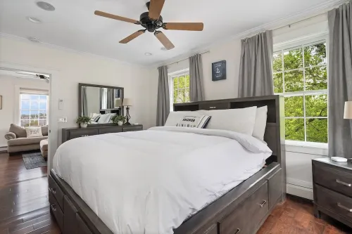 State & Hope St - On parade route. Close to water!