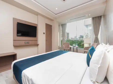 Hotel Aura - Near Malad Link Road Отели рядом с достопримечательностью «Горай Бич»