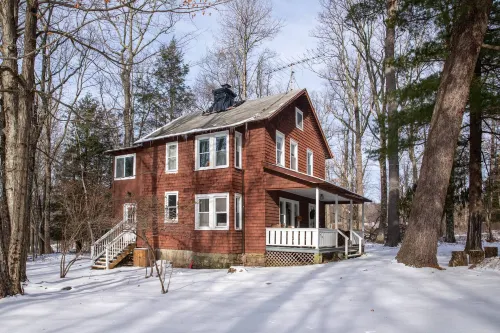 Serene Escape Beside Golf Course - Enchanting Rustic
