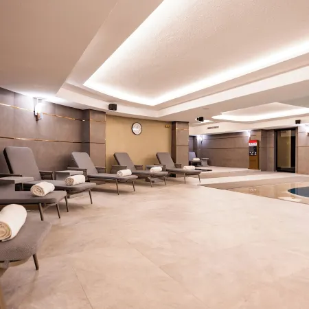 Qlusive Hotel