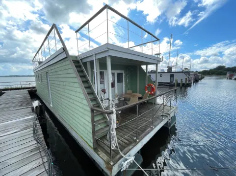 Houseboat Walfisch for 5 pers, with roof terrace in Schleswig