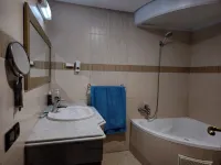 Spacious family friendly 3 bedroom apartment near the train station Các khách sạn ở 
