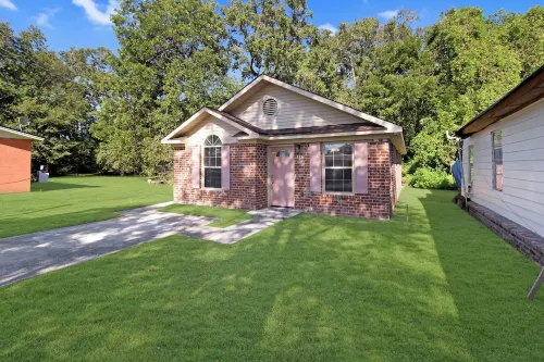 Charming Bungalow Near Downtown Historic Savannah Hotels in Garden City