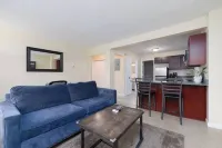 Comfy and Equipped for a Small Family - Webster Hill Suite1E Hotels in New Britain