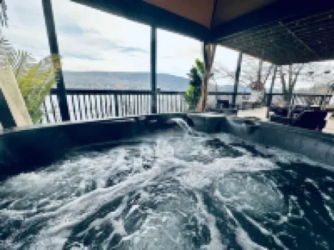 Entire Lakeview House ~ 1 Hour to MetLife ~ Hot Tub~Firepit~Stunning View~Decks Hotels in Warwick