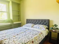 Sleeps 12/Mid-Century Cool/Minutes to Stadium