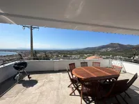 Casa con increíbles vistas al mar a pie de montaña