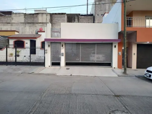 I) Cómoda Casa Familiar Residencial San Carlos